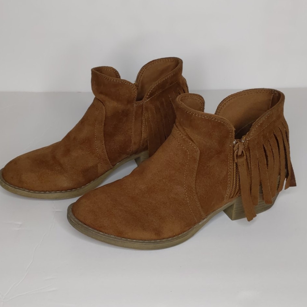 Sey Esteem Fringe Booties Size 6M camel brown color